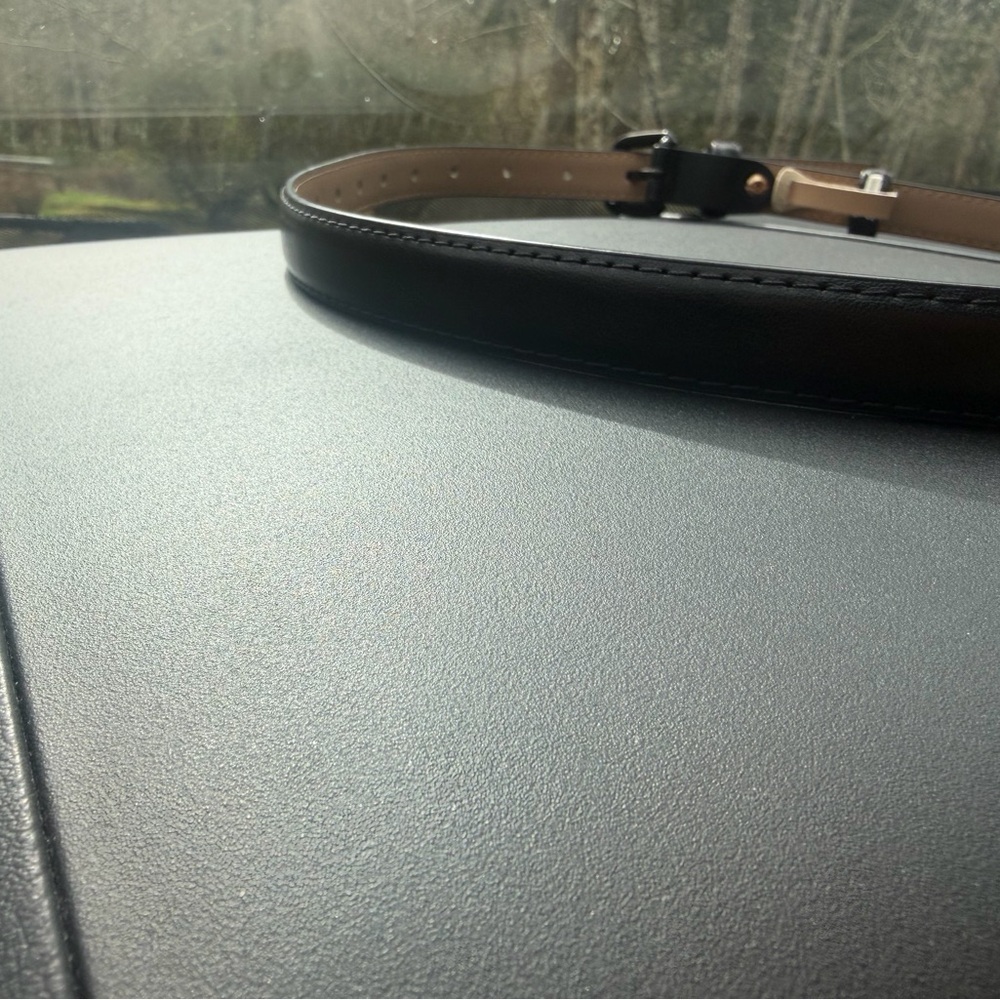 Elegant Black and Tan Women's Belt - Picture 7 of 16